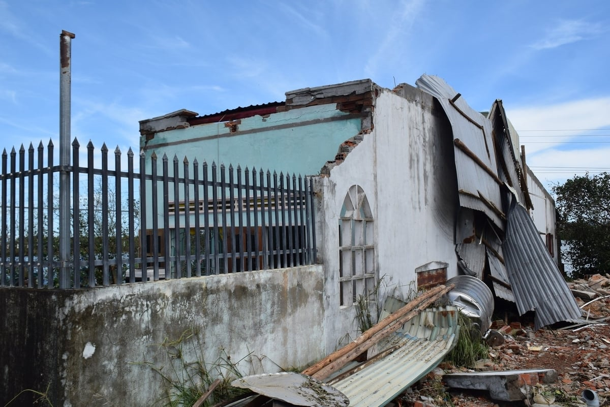 Bão số 13: 26.471 nhà bị sập đổ, tốc mái, hư hỏng; 571.552 hộ vẫn bị mất điện
